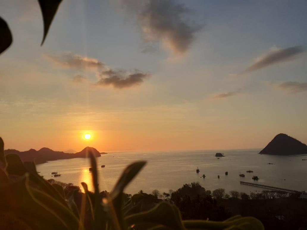 Sunset Hill Hotel Labuan Bajo Værelse billede