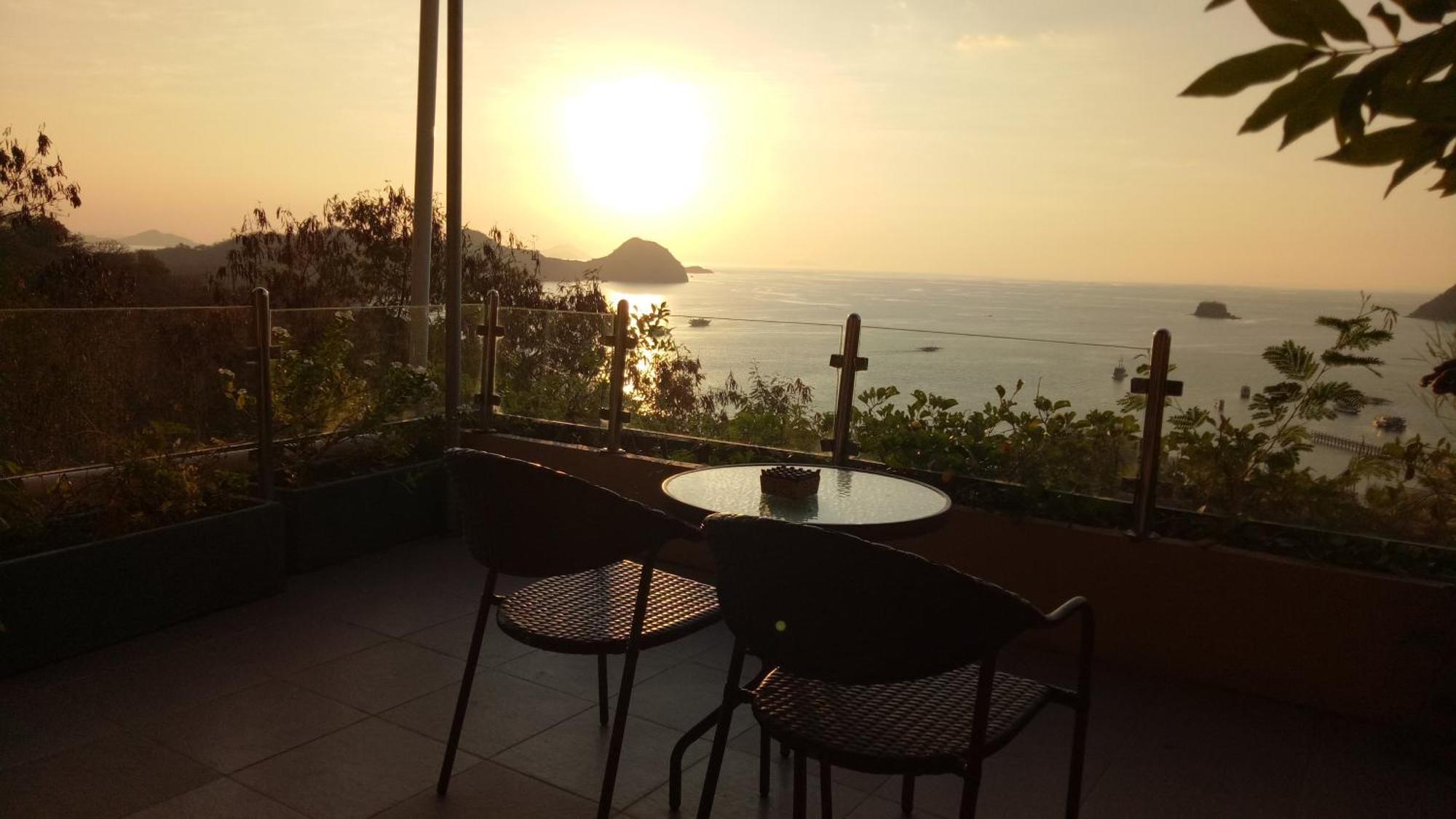 Sunset Hill Hotel Labuan Bajo Værelse billede